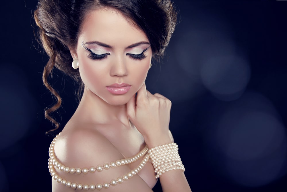 Dziewczyna z perłą, czyli najpiękniejsza biżuteria z perłą w roli głównej. Czy to dobry pomysł na prezent?