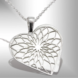 Wisiorek serce z wycinanym wzorem WEC-S-WIS.SERCE-2