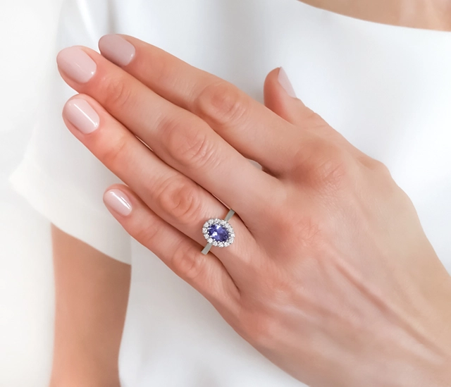 Pierścionek markiza z białego złota z tanzanitem i diamentami 0,21 ct wzór BP-12B